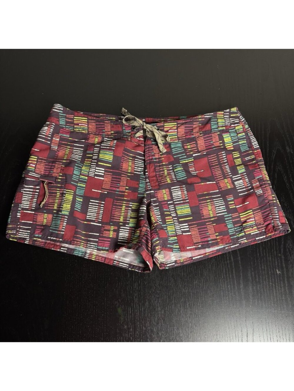 PATAGONIA Womens M Wavefarer Low Rise Board Shorts Multi Geometric Print